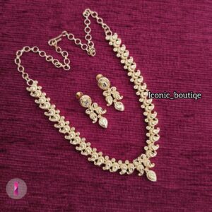 Foaming Mango Necklace