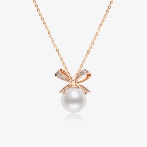 Round Shell Pearl Pendant Necklace